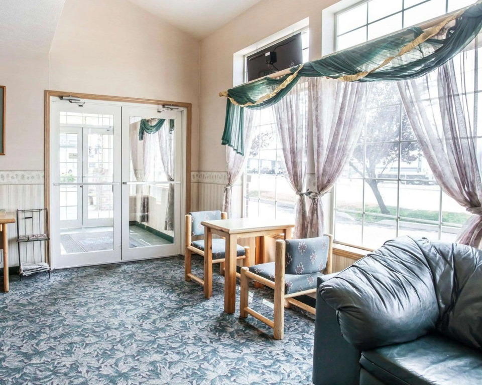Rodeway Inn & Suites