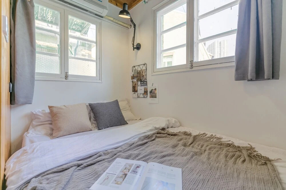 Hard Candy Apartment No.21