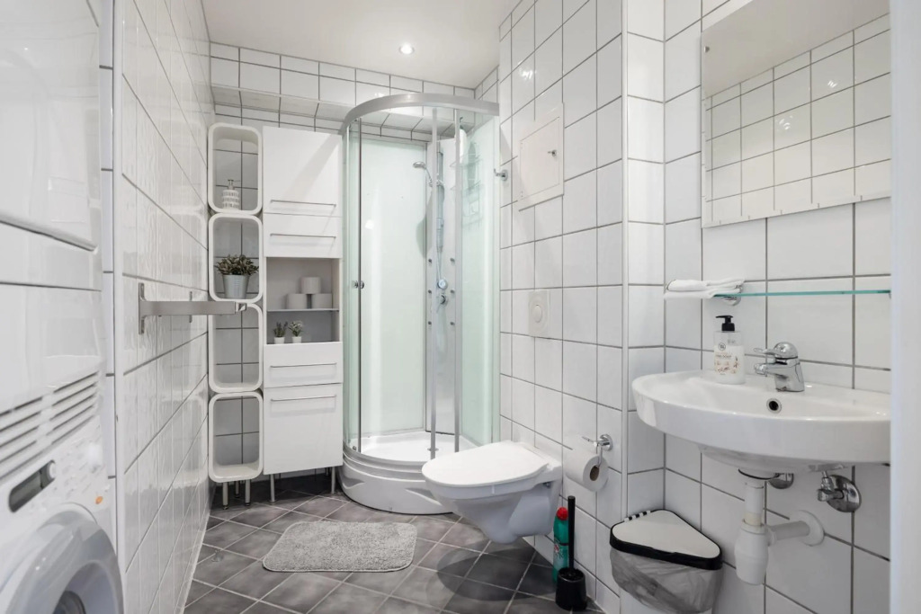 Central top floor apartment