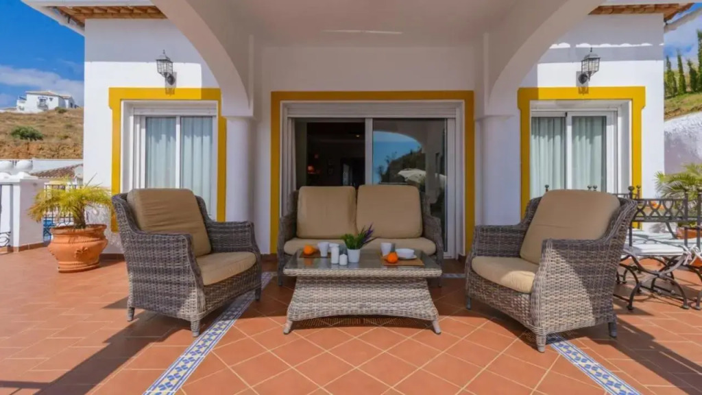 Villas Nerjazul - El Peñoncillo Beach