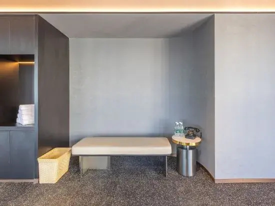 Atour Hotel Xinxiang East Station Pingyuan Road