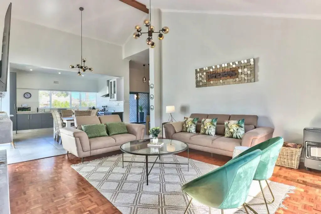 Family Home, WiFi, Patio, Secure Parking
