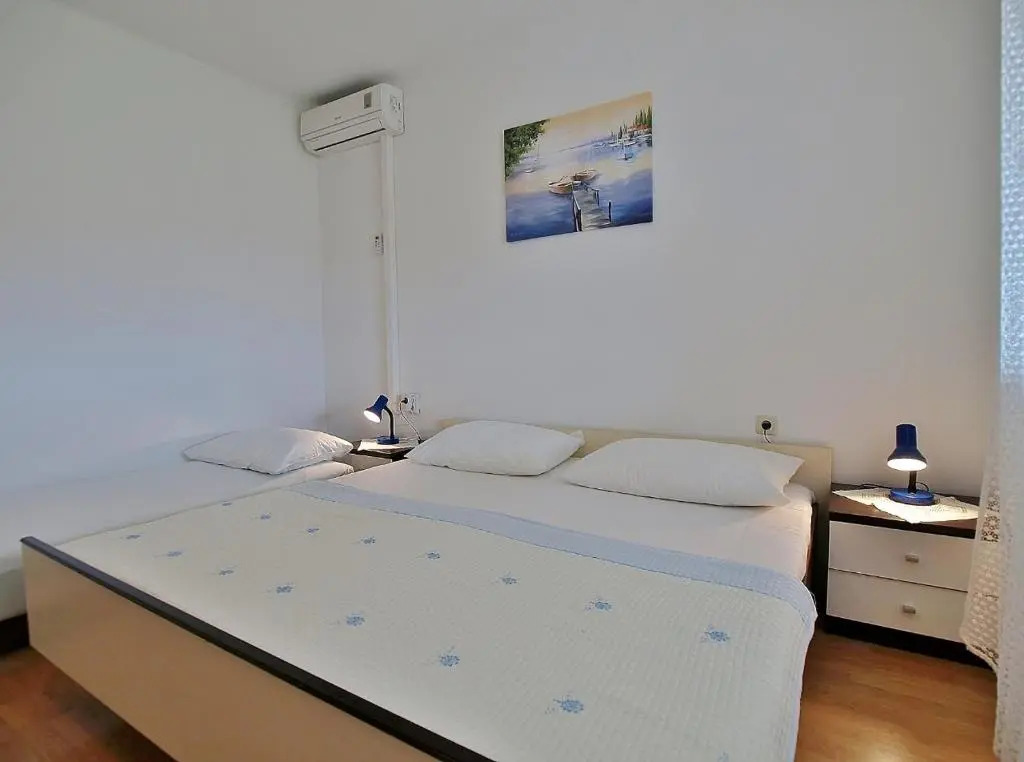 Apartmani Roza Lopar