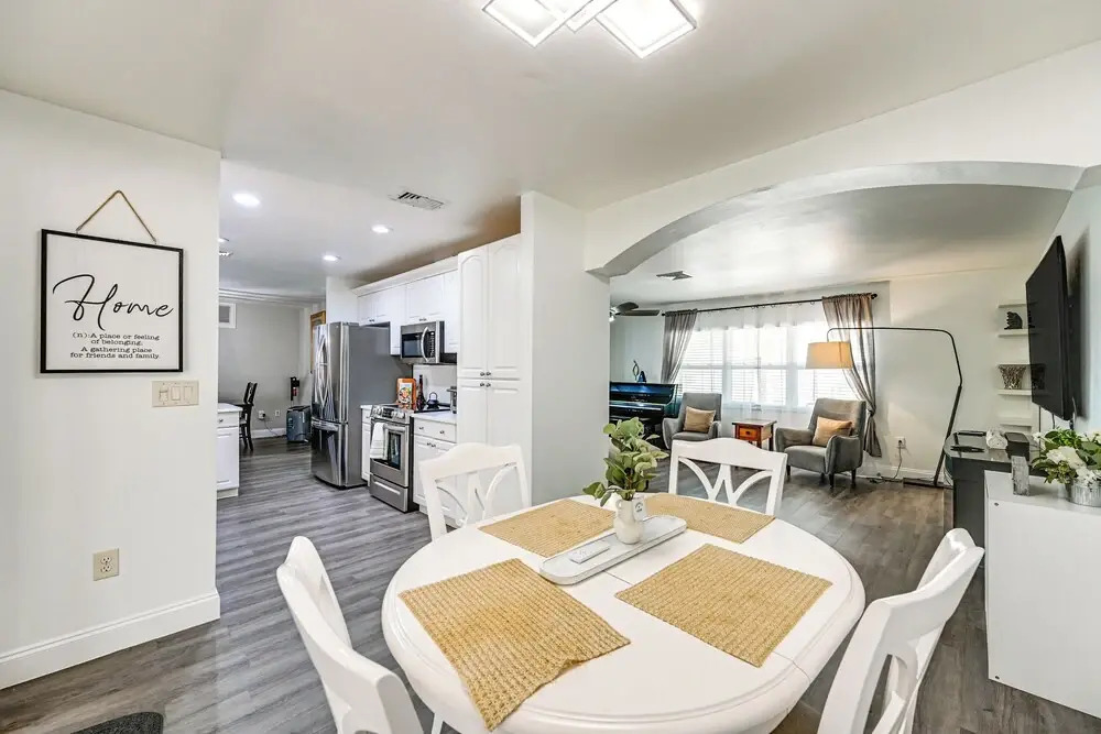 1 Mi to Dtwn Bonita Springs: Home w/ Lush Yard!