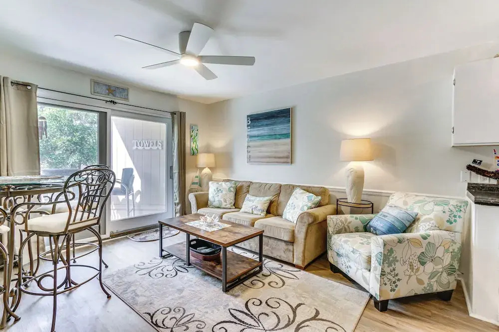 Hilton Head Island Condo w/ Coligny Beach Access!