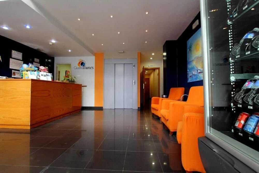 Hotel Quatre Llunes