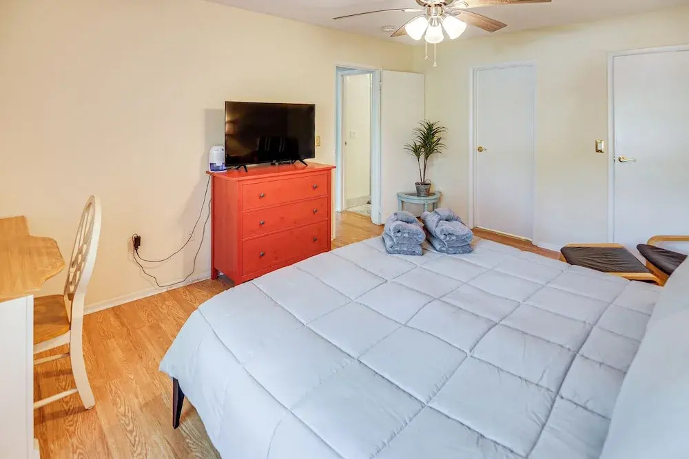 < 1 Mi to Beach: Condo w/ Community Perks in Hhi!