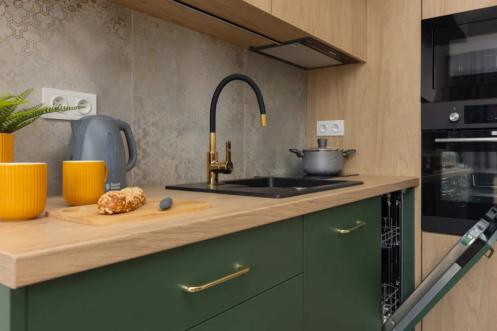 Home Factory Estate Praga Kotsisa by Noclegi Renters