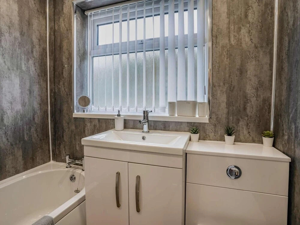 Upper Hill Park - 3 Bed Bungalow - Tenby