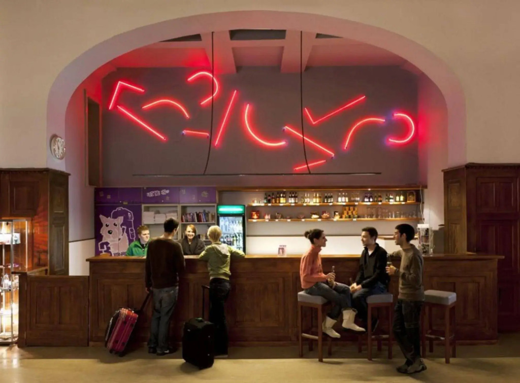 Three Little Pigs Hostel - Your Berlin Castle