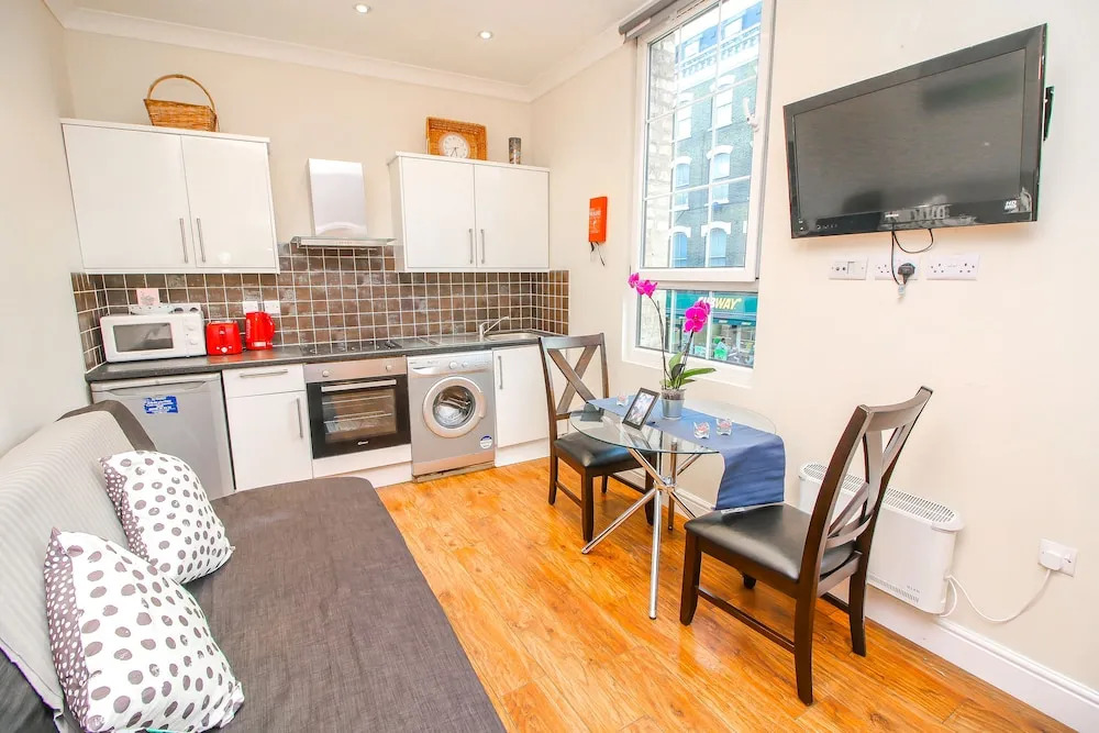 City view flat at Liverpool st Brick Ln
