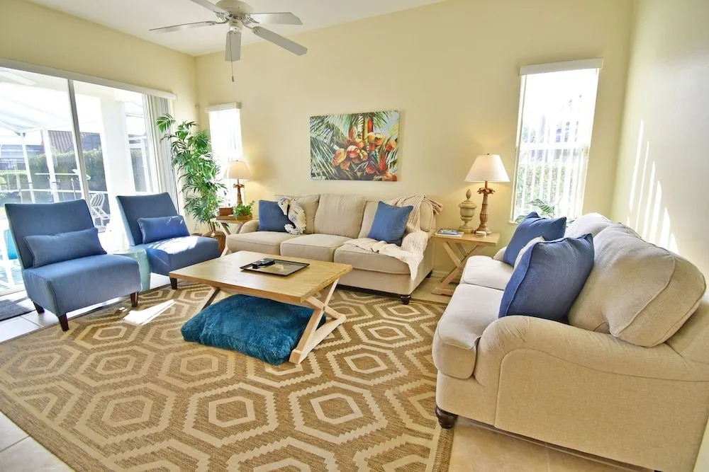 T628BD Sunflower 5 Br villa by RedAwning