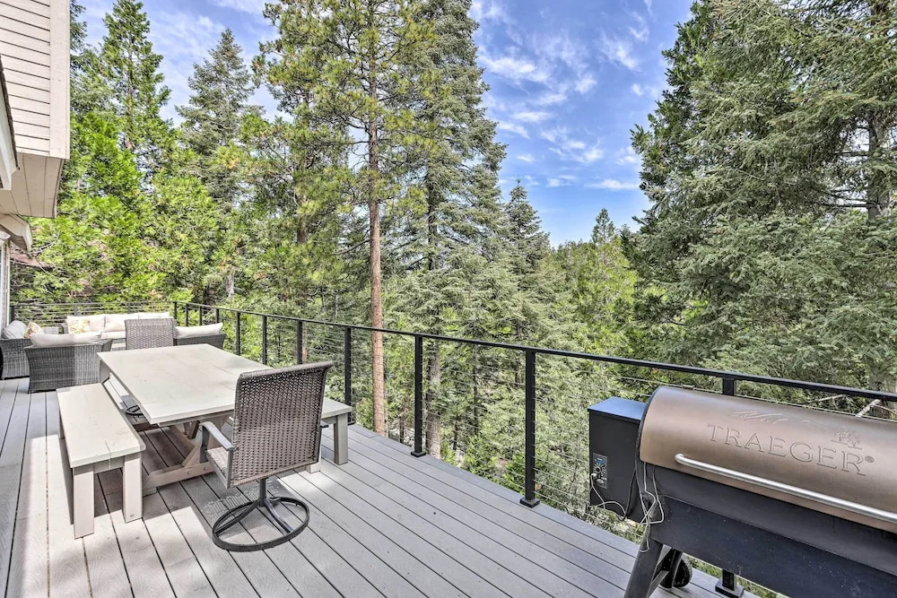 Spacious Lake Arrowhead Home w/ Putting Green