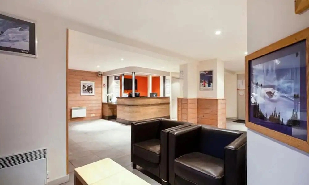 1 Bedroom Apartment + Sleeping Area for 6 People
