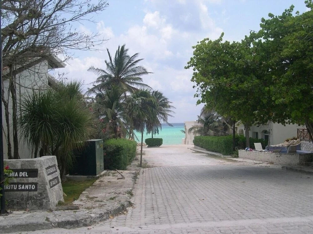 Private Villa with Pool, Golf, Patio & 5th Ave Access