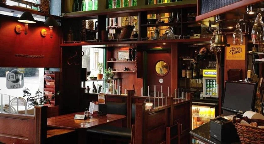 Corner Hotel & Kávéház