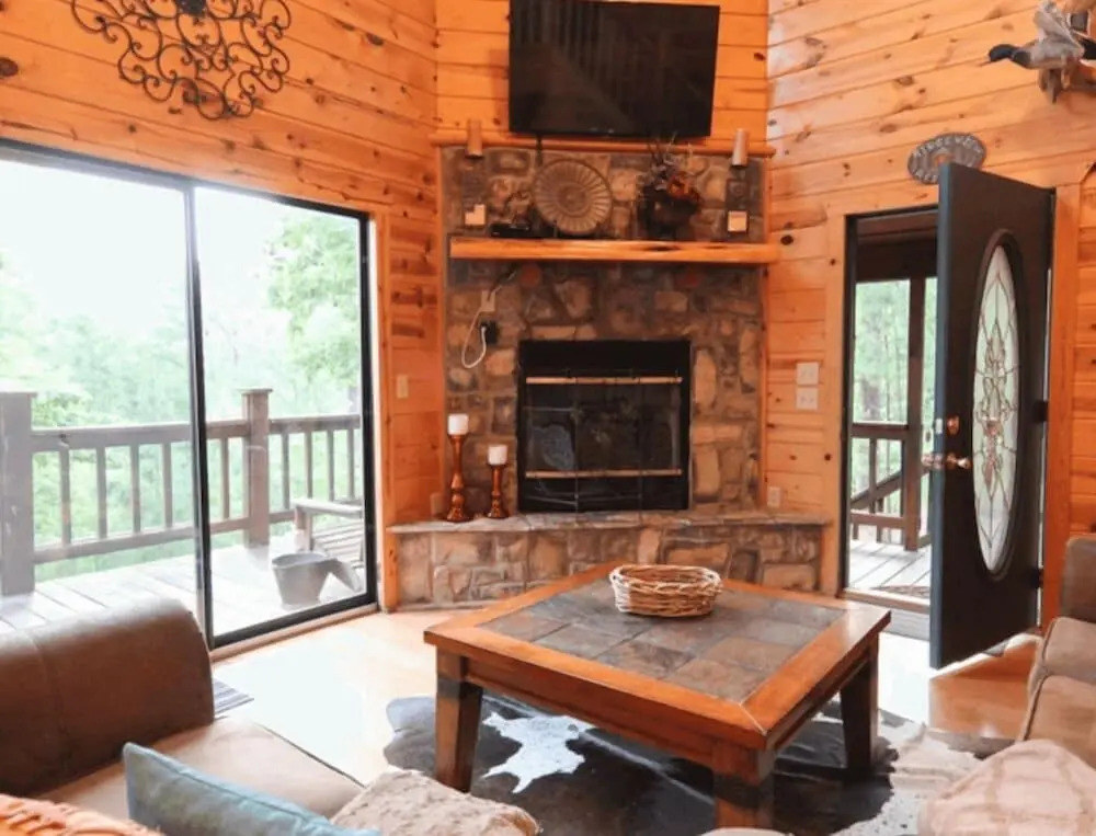 Ridgeview Retreat Seclude Cabin Includes Wifi, Cable, and Charcoal Grill by Redawning