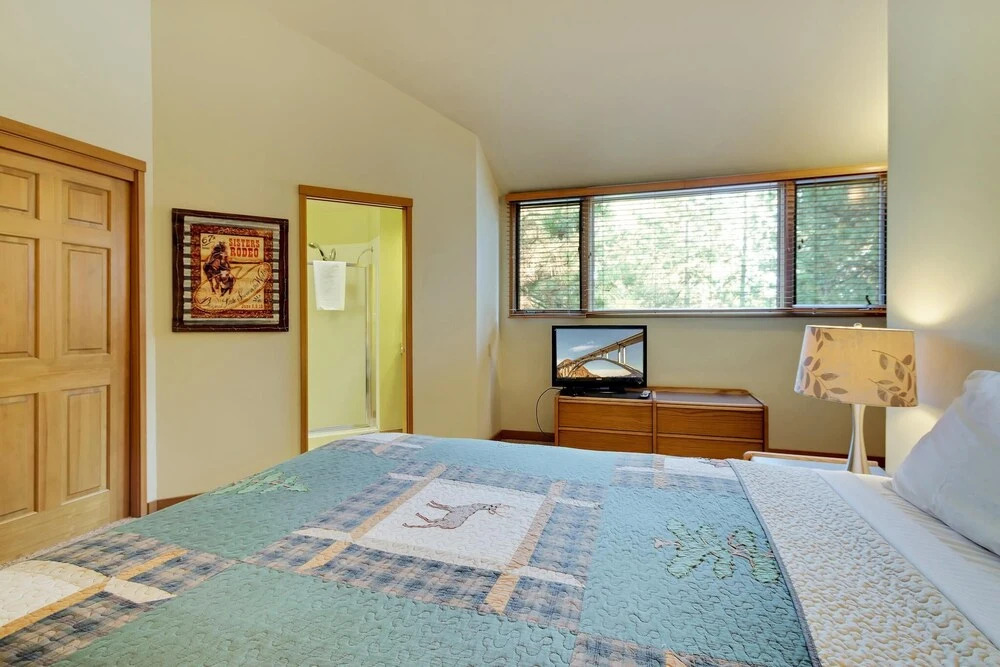 Ski Access and Resort Features - Charming Outdoor Haven