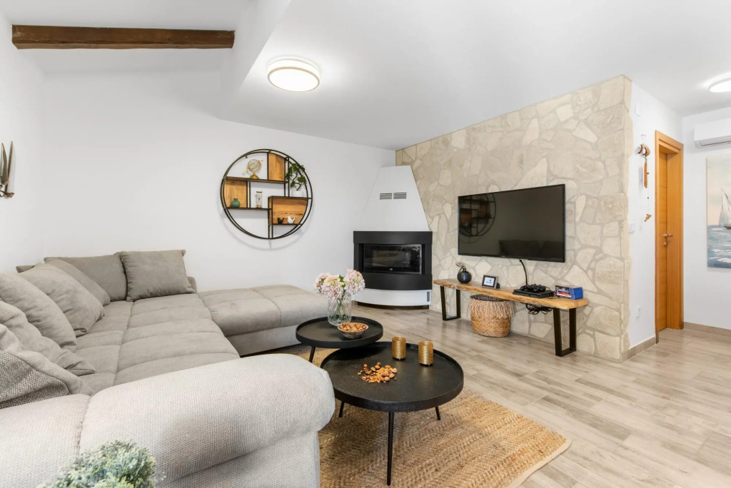 Kalista in Betiga with 4 bedrooms and 3 bathrooms