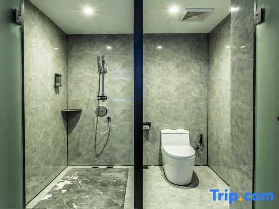 Yizhe Hotel (Nanning Dashatian Jianshe Road Subway Station Store)