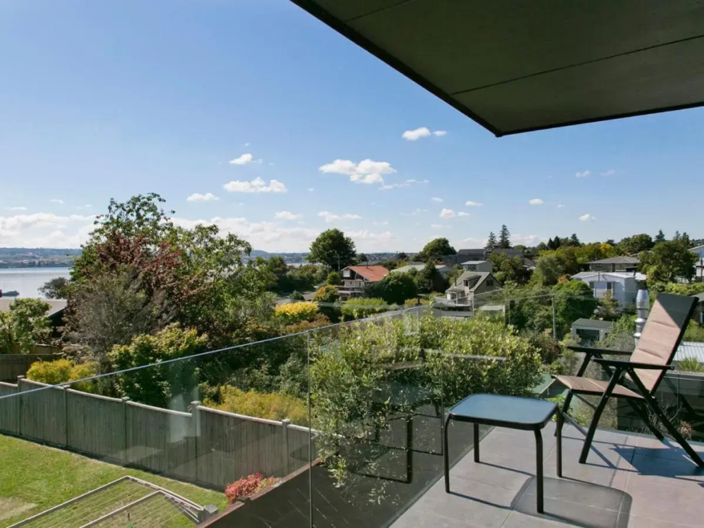 Taupo Escape - Rainbow Point Holiday Home