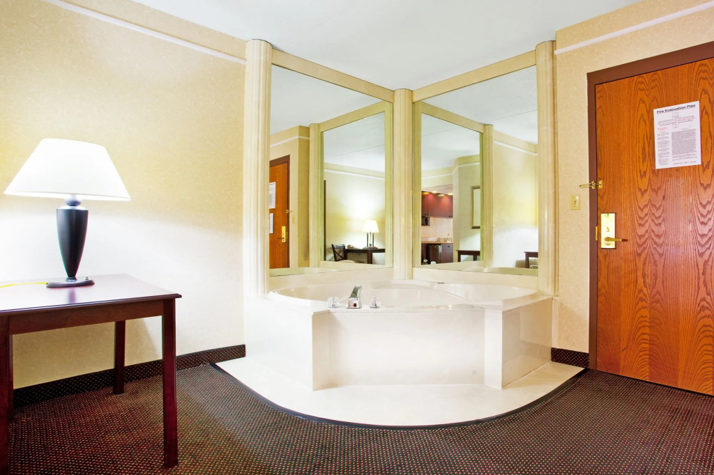 Holiday Inn Express Grand Rapids Airport North by IHG