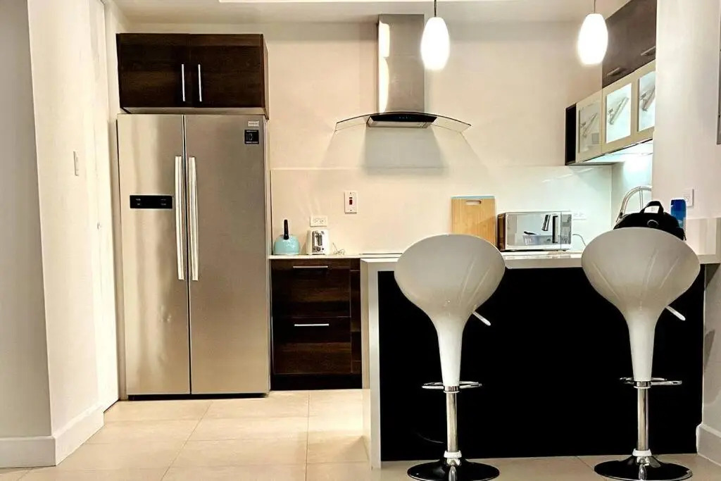 Luxe Apt 5 mins to Devon House