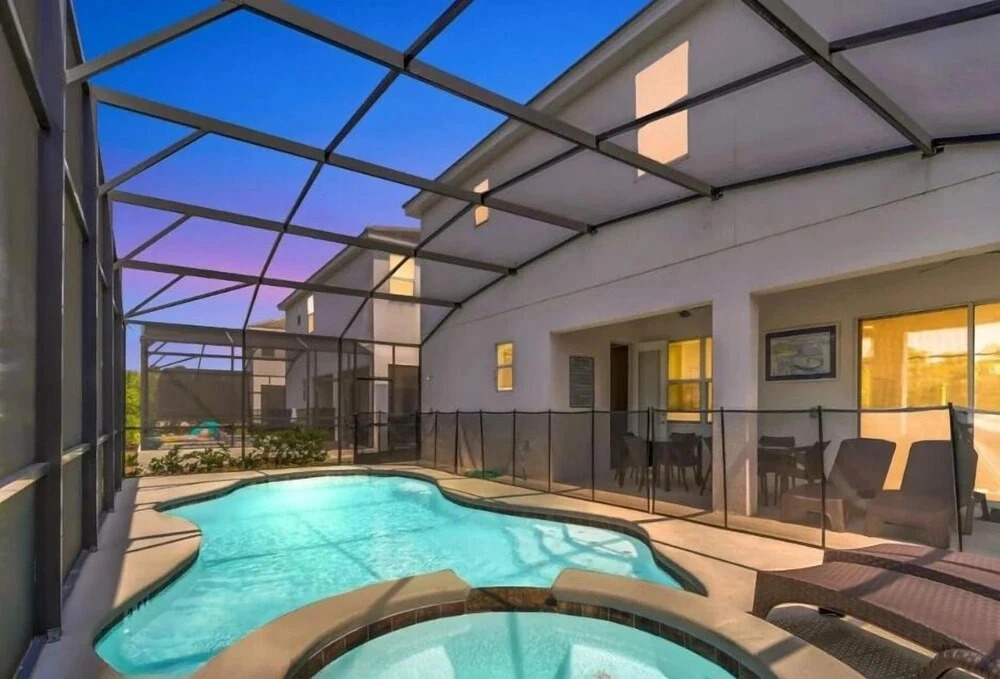 Gorgeous Family Home! Sleeps 28