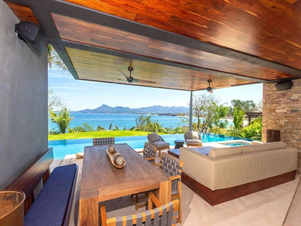 Sunny Vacation Villa 12