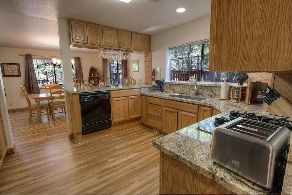 Bear Country 4 Bedroom Home by RedAwning