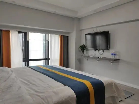 Chongqing Jirui Light Luxury Apartment (Shangwan Road Subway Station Creative Park)