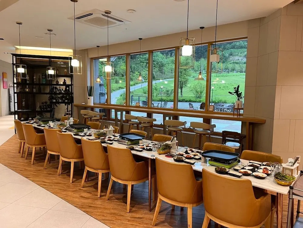 Baekhak Jayuro Resort