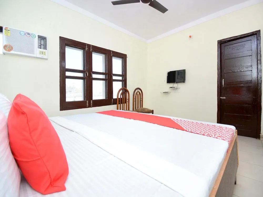 Oyo 30943 Hotel Tourist
