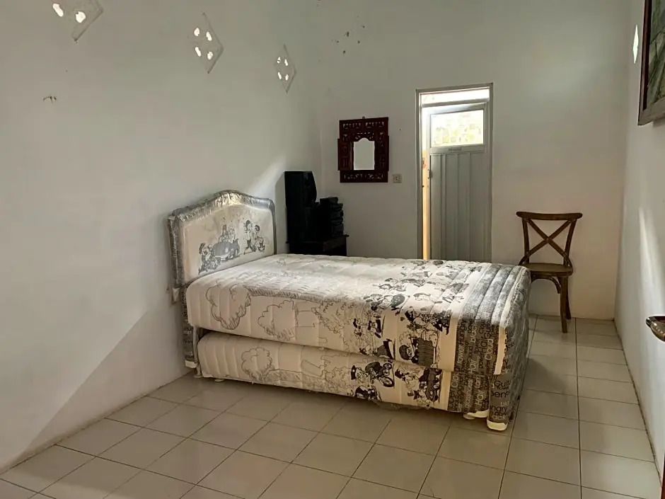 Bu Condro Homestay by Luxury Degree