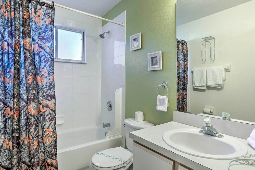 Bright Kissimmee Condo < 6 Mi to Disney World