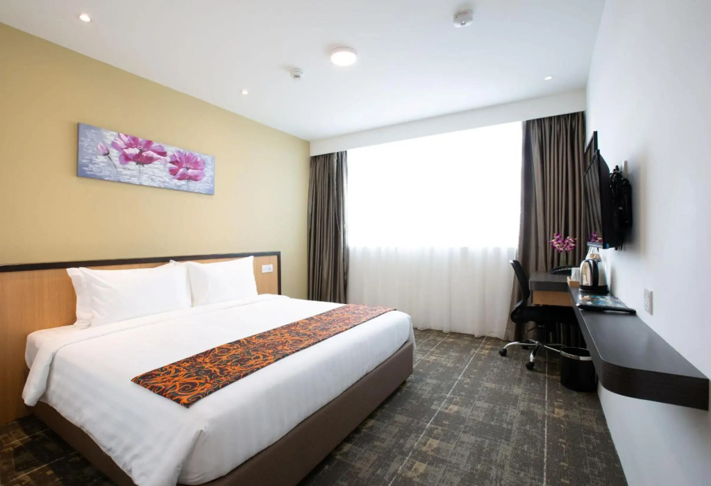 Hotel 7 Suria