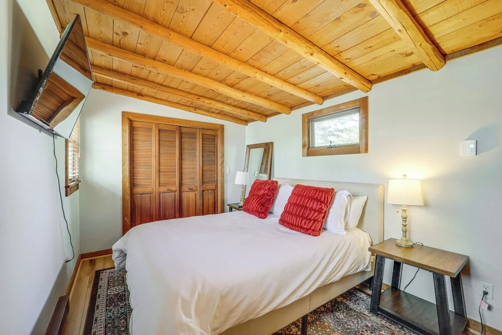 2 Mi to Appalachian State: Cabin w/ Outdoor Spaces