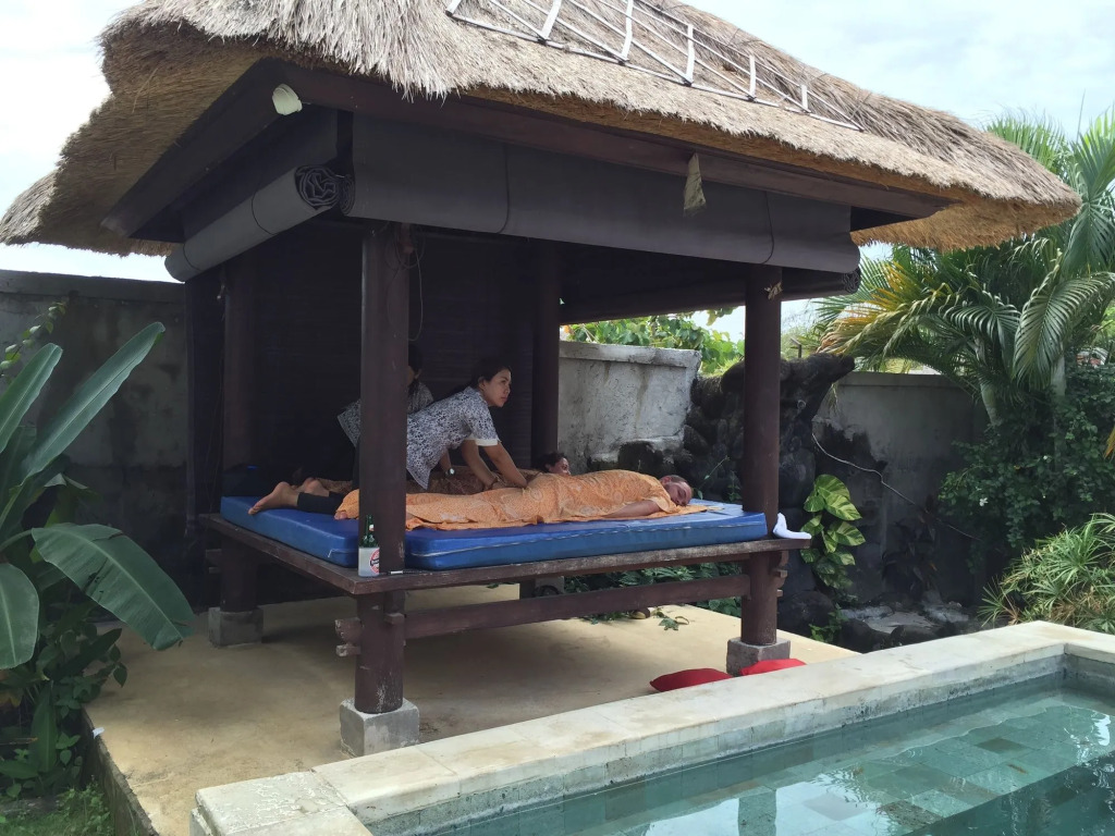Hill Dance Bali American Hotel