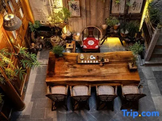 Tengchong Tuotuo · 360 degree aerial view courtyard and Shungu Town store