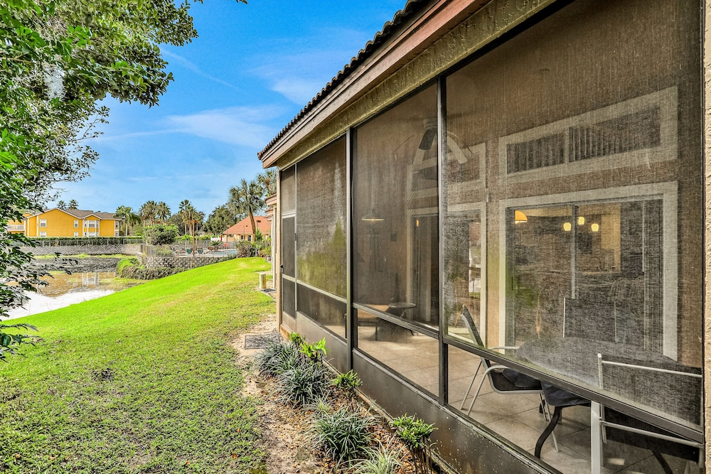 Breezy Townhouse With a Pool, hot Tub, Patio, Central AC, and Washer/dryer