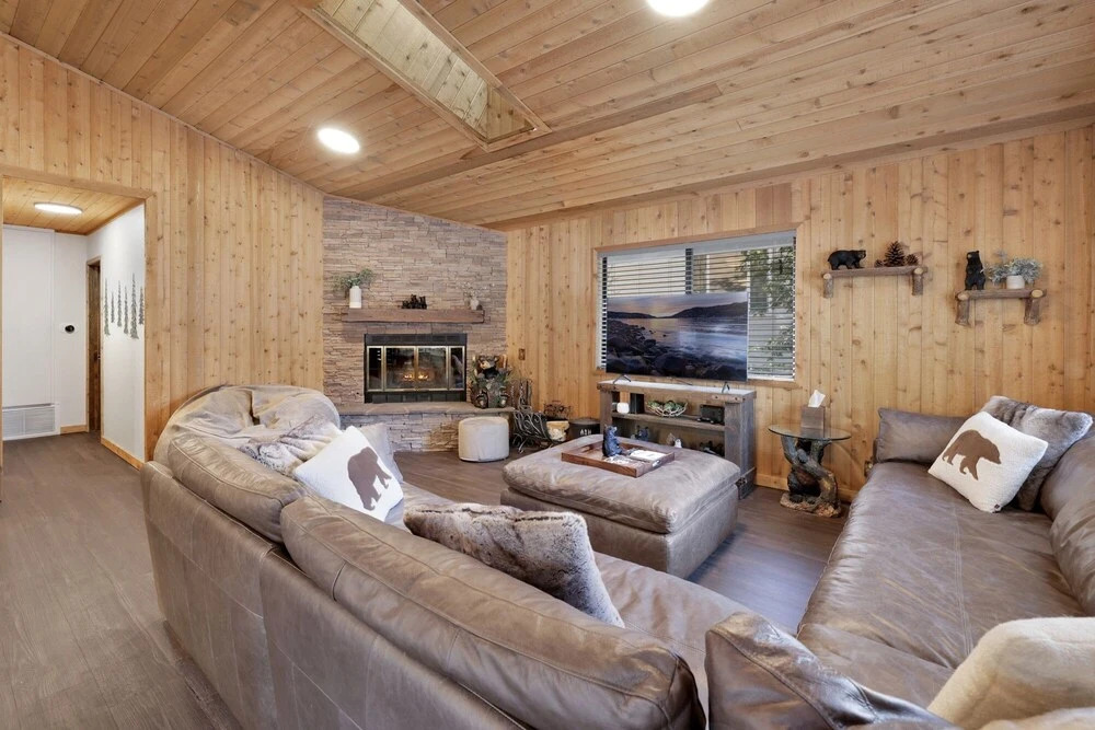 2102- The Drowsy Den 2 Bedroom Home by Redawning