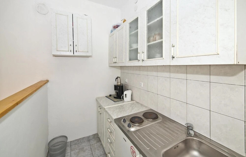 Amazing Apartment in Mastrinka With Wifi
