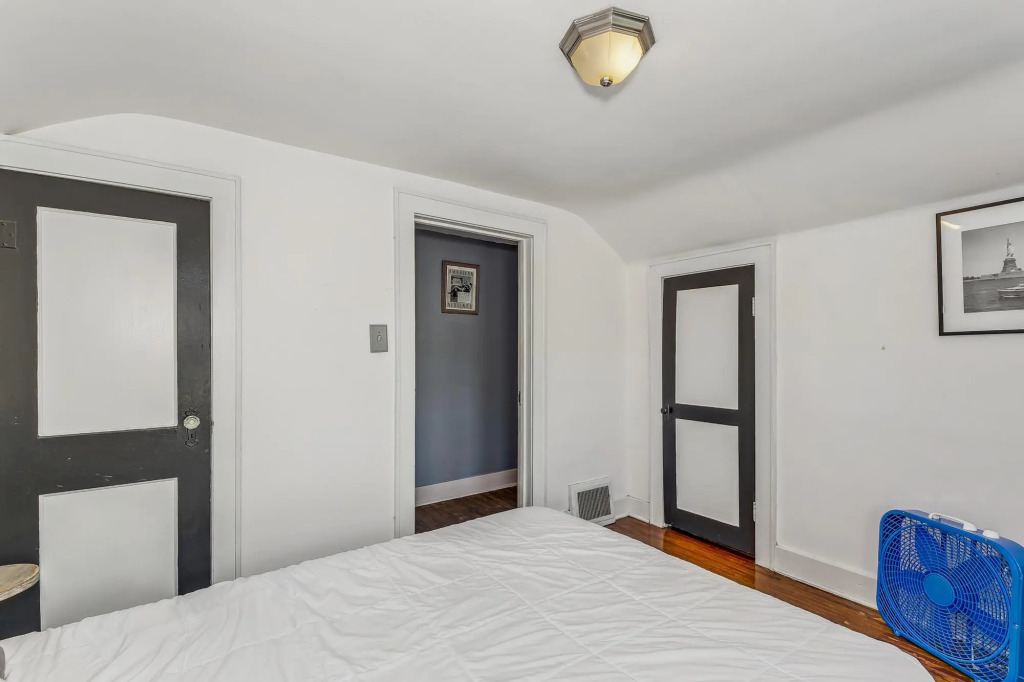 Cute, Cozy and Cheerful 3 Bedroom House!