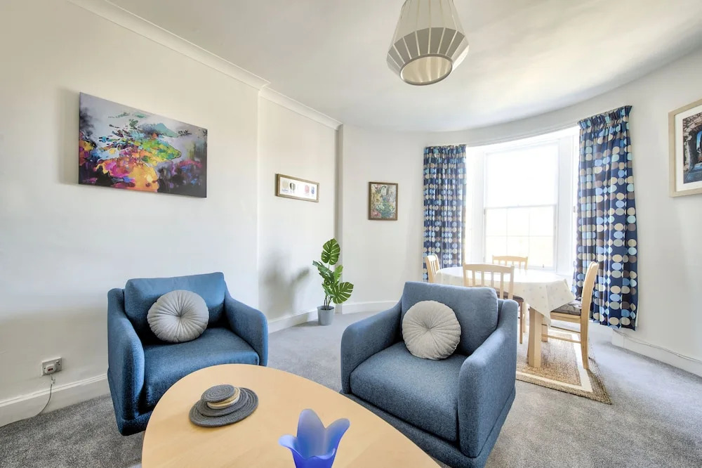 Spacious 2Br Home In New Town