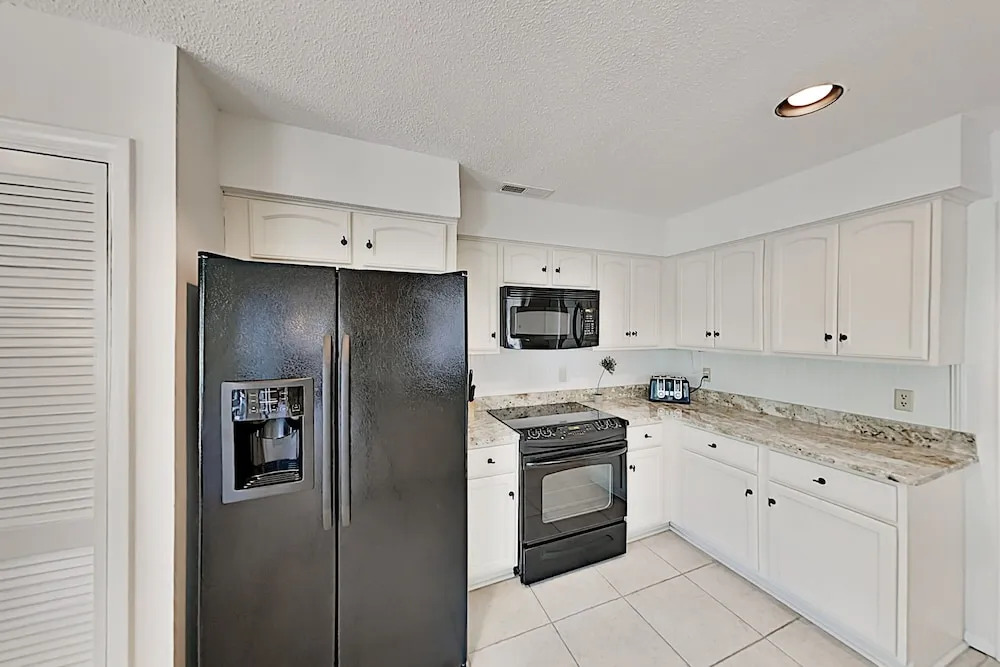New Listing! All-Suite Harbour Town Gem Near Beach Home
