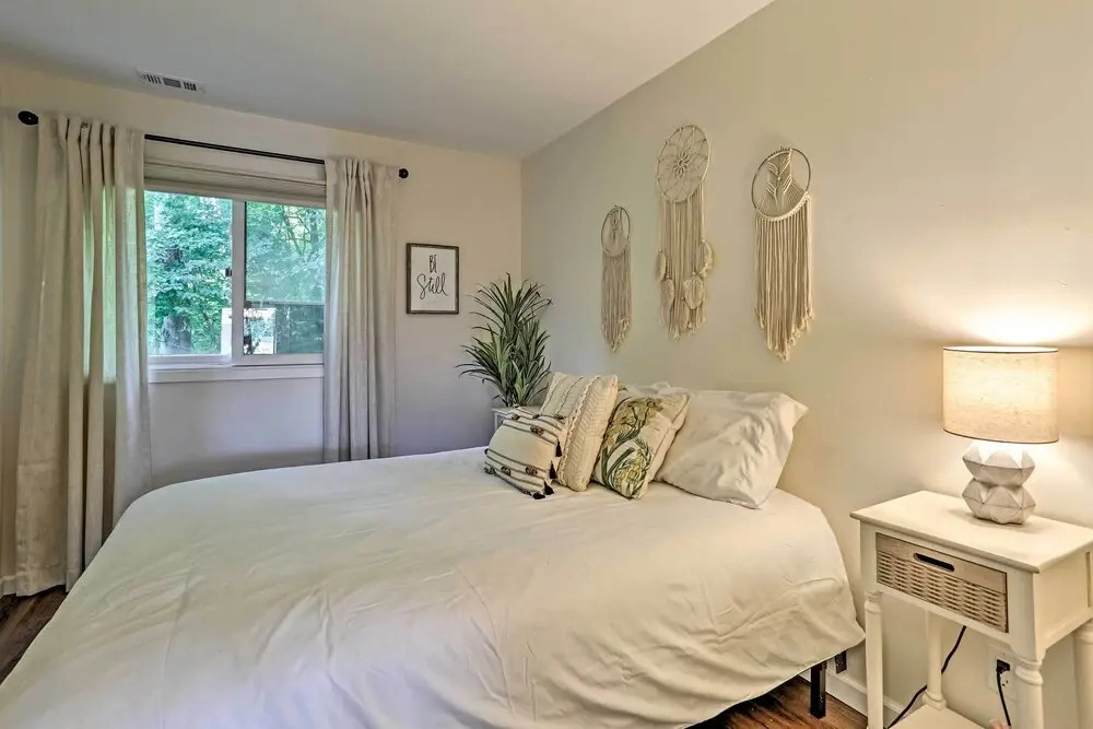Vernon Condo w/ Deck, Near Appalachian Trail!