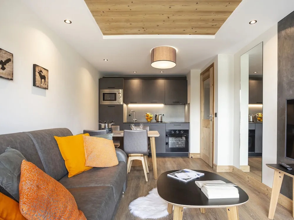Stylish Apartment Near the Ski-slopes of L'alpe Dhuez