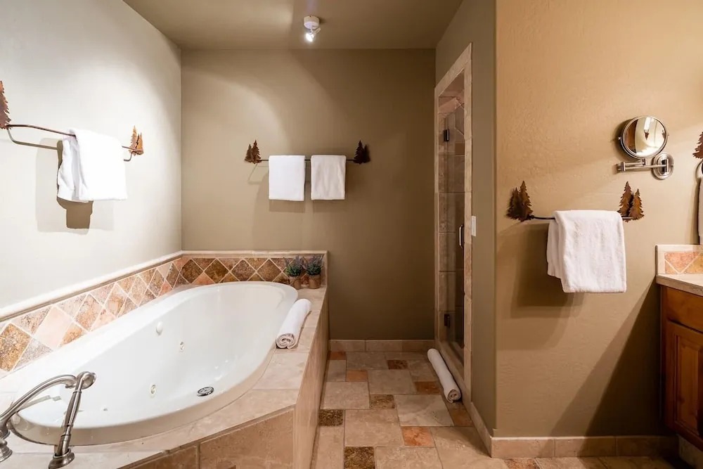 5 Hidden Trail 4 Bedroom Home by Moonlight Basin Lodging