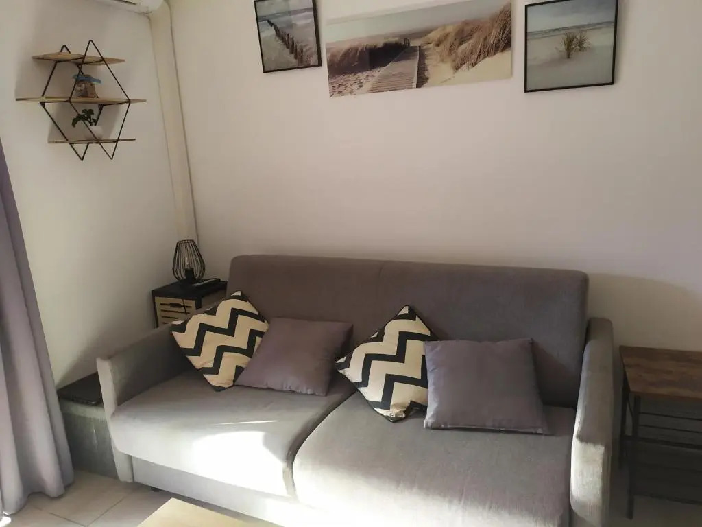Beau studio avec grande terrasse