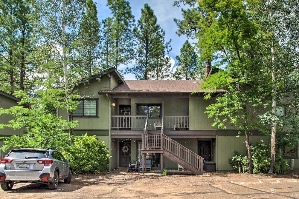 Cozy Condo Near Golfing & Hiking in Pinetop!
